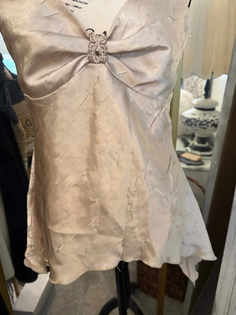 ❤️Champagne Silk Bow-Front Spaghetti Strap Tank - Picture 3 of 7